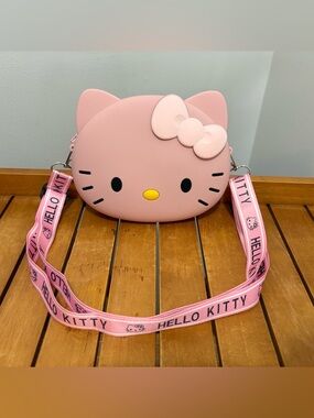 🦋2 For $50🦋Hello Kitty Pink Silicone Kids Crossbody Bag with Pink Printed Strap